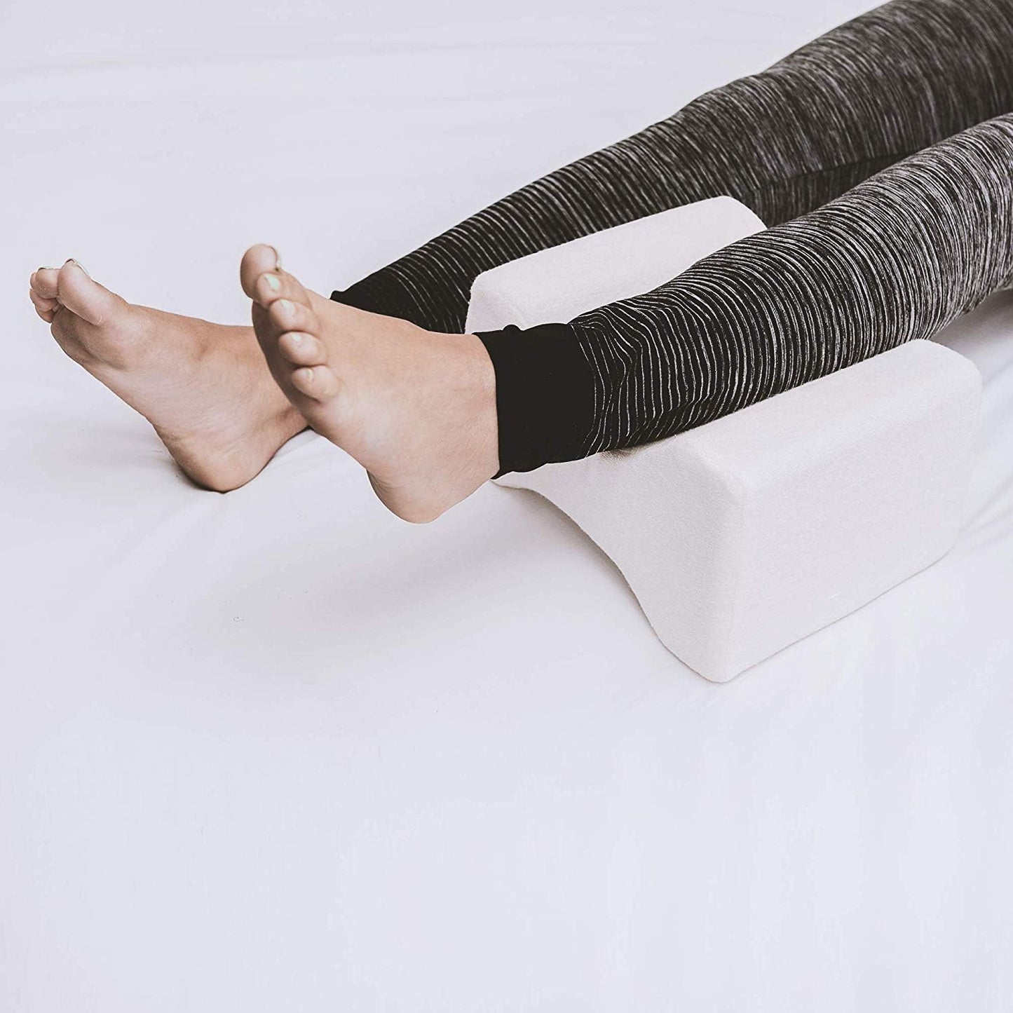 Memory foam leg pillow - Ideal Choice for Hip, Back, Leg, Knee Pain, Side Sleepers